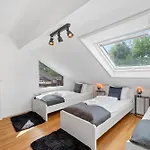 Backhome - Business&family - Parken, 3-zimmer, Smarttv, Balkon, Waschmaschine, Ruhige Stadtrand-lage, Netflix, 60qm, 24h Checkin