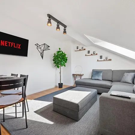 Backhome - Business&family - Parken, 3-zimmer, Smarttv, Balkon, Waschmaschine, Ruhige Stadtrand-lage, Netflix, 60qm, 24h Checkin Apartment Ludwigsburg